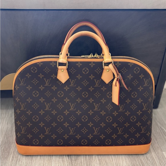 Authentic Louis Vuitton Alma Voyage MM travel unisex carry on - Picture 1 of 16